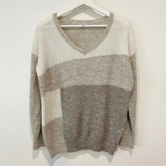 Kismet Casual V Neck Pullover Sweater in Neutral Grey Cream Colours - Picture 3 of 16